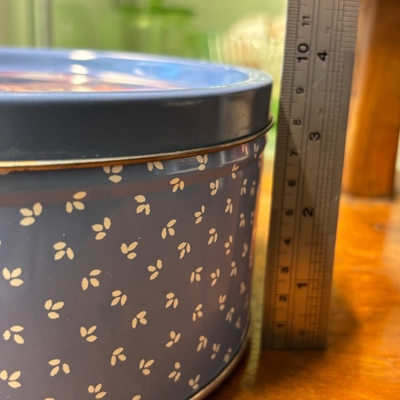 Vintage 1981 Michael Hague tin featuring Hans Christian Andersen’s Thumbelina - Picture 9 of 10